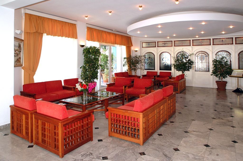 Alexander House Otel Agia Pelagia