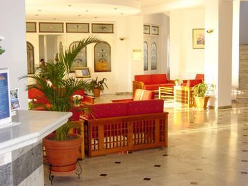 Alexander House Otel
